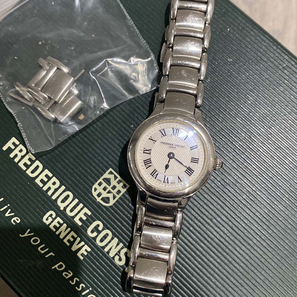 Frederique Constant Women's Silver Tone Watch w box and extra links - Picture 5 of 6